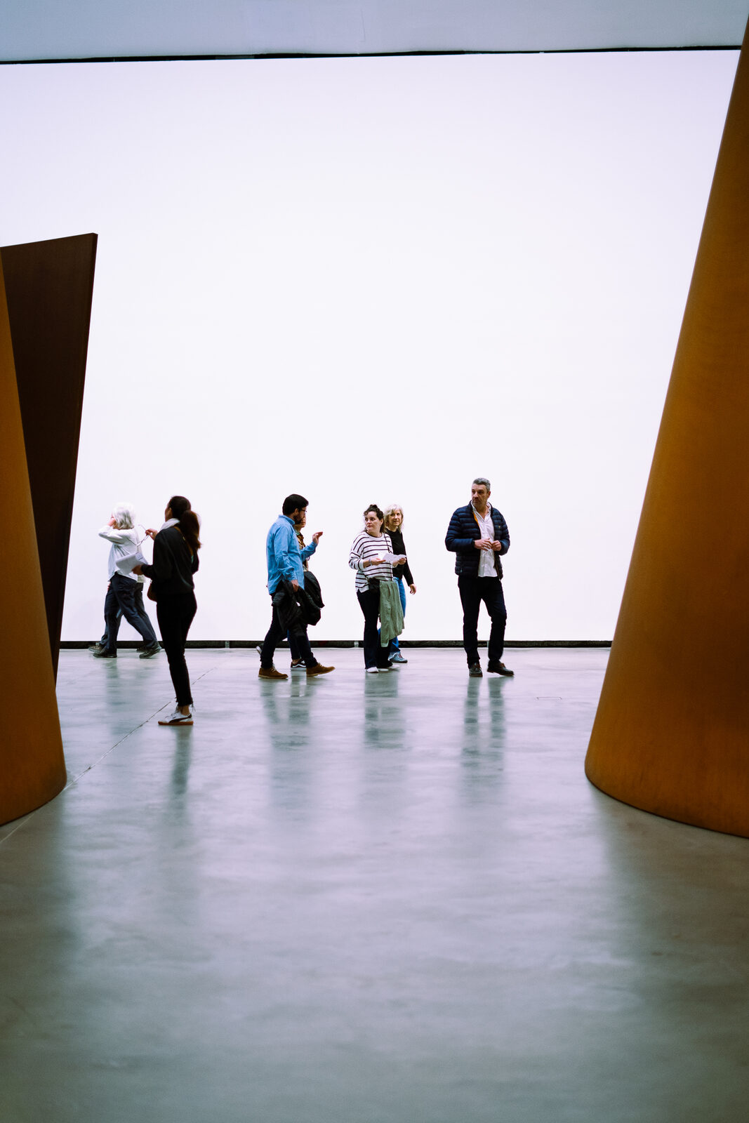 Sala de galería, grupo de visitantes